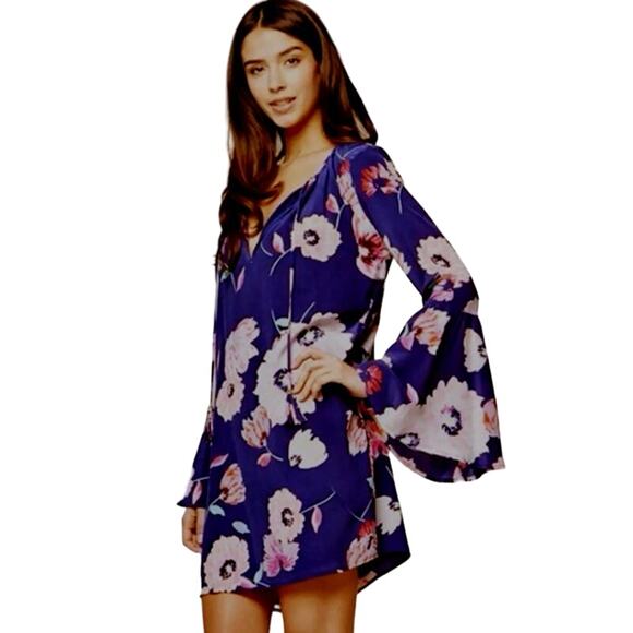 Yumi Kim Dresses & Skirts - Yumi Kim Size M Floral Print Bell Sleeve Mini Dress Silk